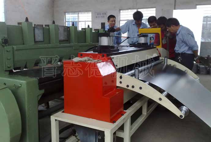 指導(dǎo)客戶(hù)使用NC送料機(jī)