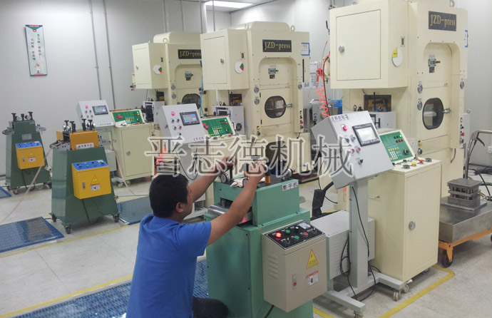 整平機(jī)、送料機(jī)檢修中