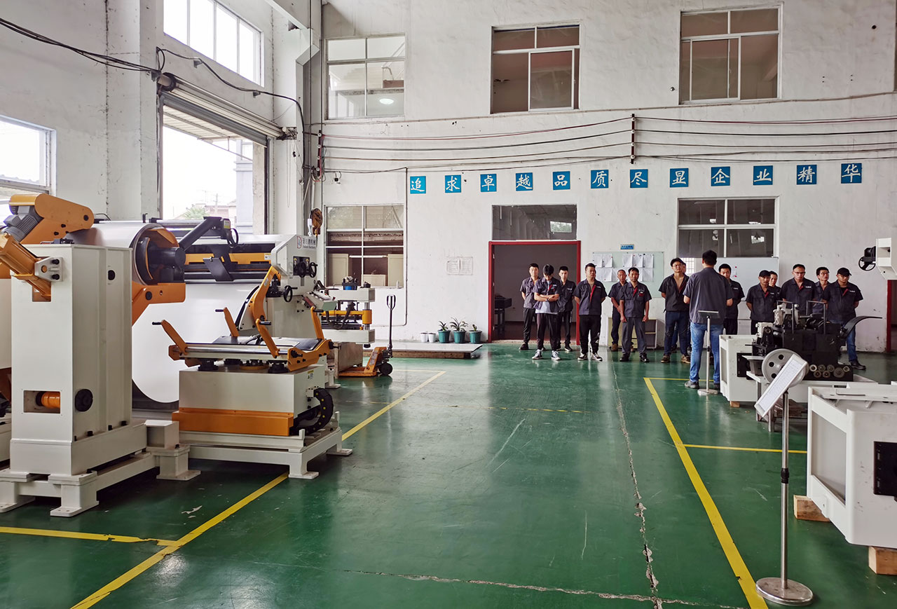 三合一送料機(jī)工廠員工大會